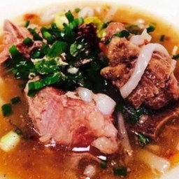 ก๋วยจั๊บจัมโบ้