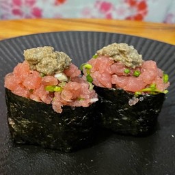 ซูชิกุนกังทูน่าสับท๊อปมันปู