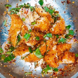 ยำไก่แซ่บ