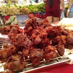 บังเชนไก่ทอดหาดใหญ่ “ตลาดไร่วนาสินธ์”