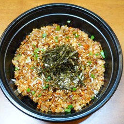 ข้าวผัดแซลมอน