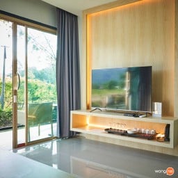 ภายในห้องพักครบครันด้วยสิ่งอำนวยความสะดวก มีทั้งแอร์ ตู้เย็น เครื่องทำน้ำอุ่น
