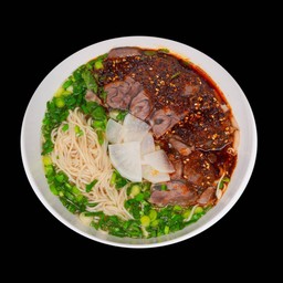 บะหมี่เนื้อสูตรดั่งเดิม 牛骨清汤牛肉面