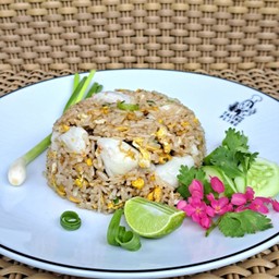 ข้าวผัดเนื้อปูสุราษฏร์ฯ