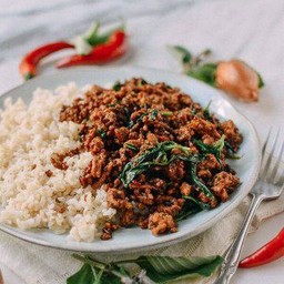 ข้าวไข่เยี่ยวม้ากะเพรากรอบ