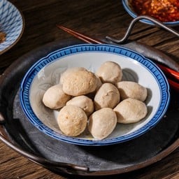 ลูกชิ้นหมูลวกจิ้ม