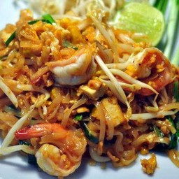 ผัดไทกุ้งสด