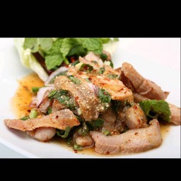 ก้อยน้ำตกหมู