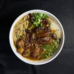 บะหมี่ดับเบิ้ลเนื้อตุ๋น 半筋牛肉面