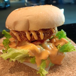 [อร่อยซ่ากับโค้ก] เบอร์เกอร์กุ้ง +  โค้ก ออริจินัล (กระป๋อง)