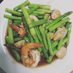 หน่อไม้ฝรั่งผัดกุ้ง