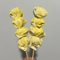 ปีเตอร์ลูกชิ้นทอด น้ำจิ้มรสเด็ด