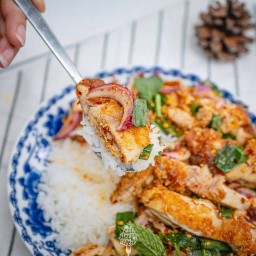 ข้าวยำไก่แซ่บ