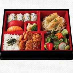 เบนโตะไก่เทริยากิและมากิซูชิ