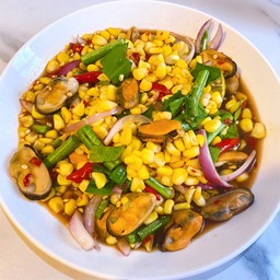 ยำข้าวโพดหอยแมลงภู่