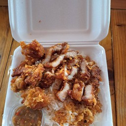 ข้าวสวยหน้าหมูกรอบ+ไก่ทอด