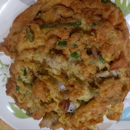 ไข่เจียวราดข้าว (เลือกเนื้อสัตว์ได้)