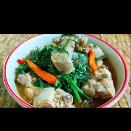 แกงอ่อมไก่