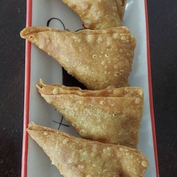 โคตรเกี้ยวทอด (4 ชิ้น)+น้ำจิ้ม
