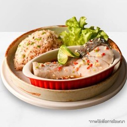 ข้าวผัดคีนัว-ปลากะพงจัมโบ้นึ่งมะนาว
