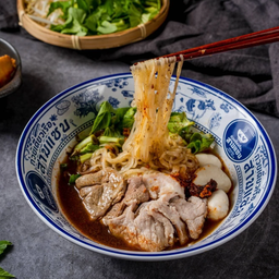 ก๋วยเตี๋ยวเรือหมู สามแซ่บ