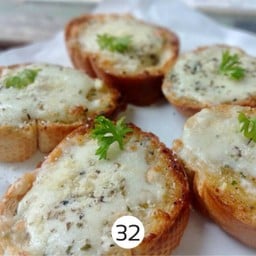 ขนมปังกระเทียมชีสอบเตาฟืน lineman