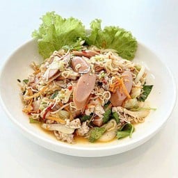 ยำมาม่าไส้กรอกรสเด็ด