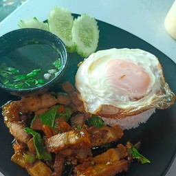 ข้าวพริกแกงหมูกรอบ