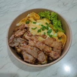 ข้าวไข่ข้น หมูทอดกระเทียม