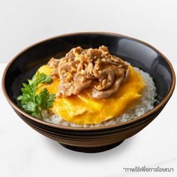 ข้าวหมูทอดกระเทียมพริกไทยไข่นุ่ม