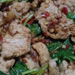 ผัดกระเพราเนื้อ