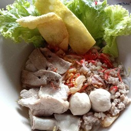 ก๋วยเตี๋นวหมูน้ำใสป้าหนิง