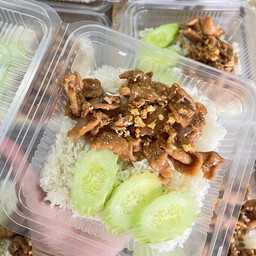 เมนูทอดกระเทียม-ราดข้าว