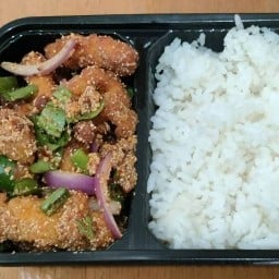 ลูกชิ้นปิ้งเตาถ่านต้าวอ้วง