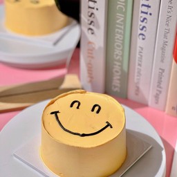 เค้ก Smile สีเหลือง หน้ายิ้ม