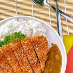 [อร่อยซ่ากับโค้ก] ข้าวแกงกะหรี่ไก่ทอด +  โค้ก ออริจินัล (กระป๋อง)