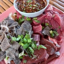 ร้านลาบมหาจ่อย เก่าเจ้าตลาดนิคม