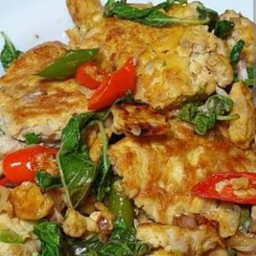 ผัดกระเพราไข่เจียวหมูสับราดข้าว