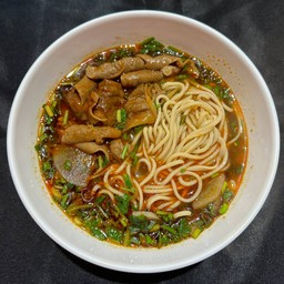 บะหมี่ไส้หมูตุ๋น 肥肠面