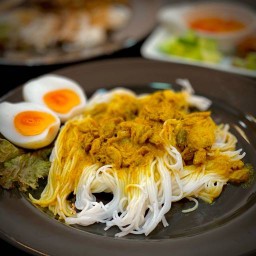 ร้านเส้น ขนมจีนน้ำยาปู