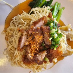บะหมี่หมูย่างหมูทอด (แห้ง)