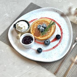 Mixed Berries & Cream Pancake