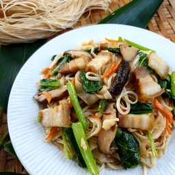 หมี่เตี๊ยวหมูกรอบ