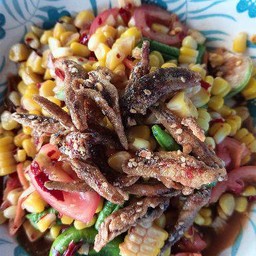 ตำข้าวโพดปลากรอบไทย