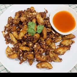 ไส้ตันทอดกระเทียมพริกไทยดำ