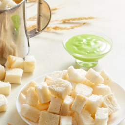 ปังนึ่งจิ้มสังขยา ใบเตย