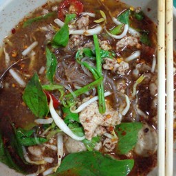 ก๋วยเตึ๋ยวต้มยำหมู เนื้อ ทะเล ลูกชิ้น