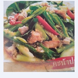 ผัดคะน้าหมูชิ้น