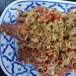 ปีกไก่ทอดตะไคร้