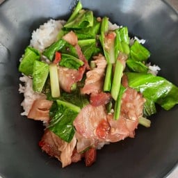 ข้าวคะน้าหมูแดง